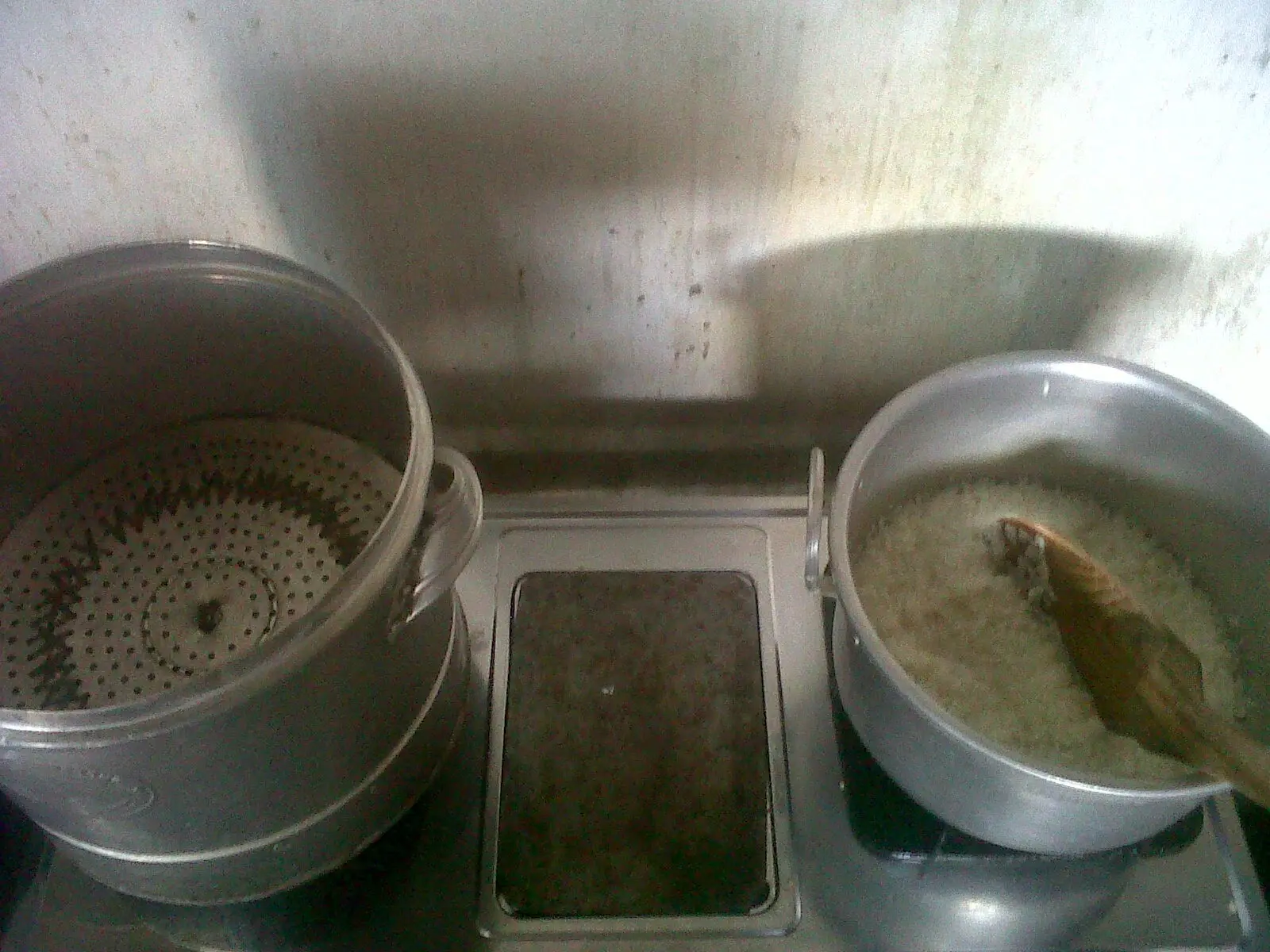 10 Alat Masak Nasi Terbaik untuk Memasak Nasi yang Lezat dan Gurih