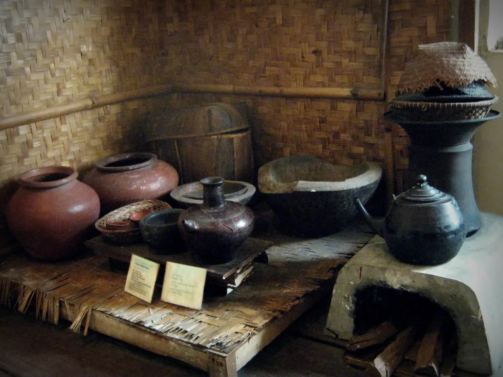 10 Alat Masak Tradisional Minangkabau yang Wajib Dimiliki